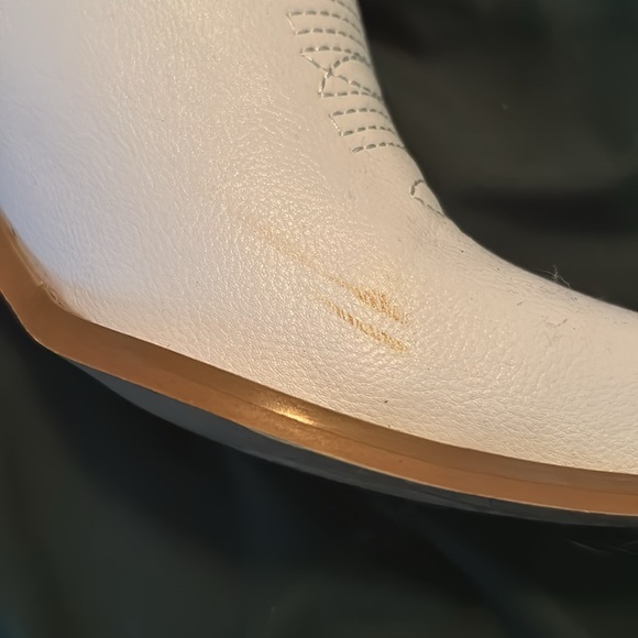 White Boots - Picture 3 of 5